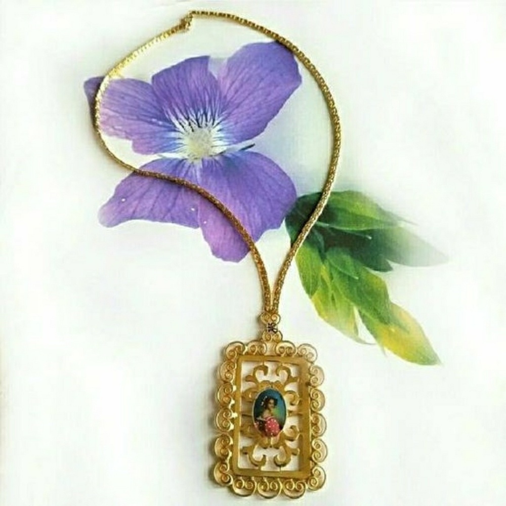 Relisted- Vintage Hobe necklace Auguste Strobl gold cameo - Picture 6 of 8